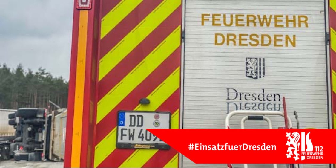 FeuerwehrDD's tweet photo. #Verkehrsunfall auf der #A4 Ein mit Kies beladener #LKW ist umgekippt. Es gibt keine Verletzten. Wir erkunden derzeit und bitten, dass eine #Rettungsgasse freigehalten wird. Starke Behinderung des Verkehr AS #WilderMann in Richtung #Görlitz #EinsatzfuerDresden #Dresden #Unfall https://t.co/p5E4NQOTXv