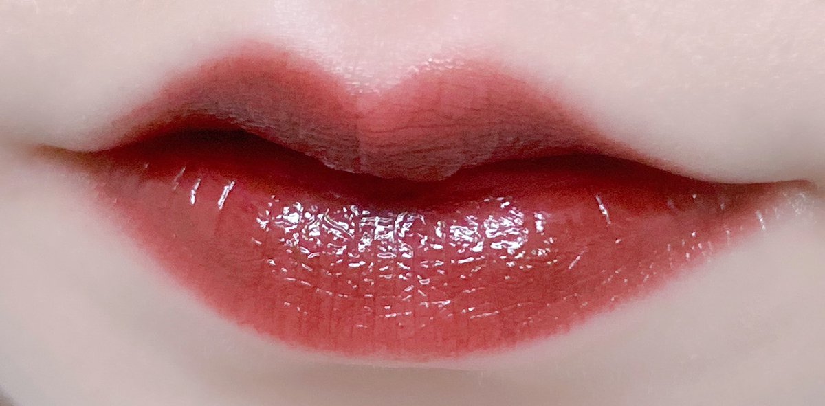 BYREDO リップスティック 119 worship her 曲線を描いたパッケージに惹