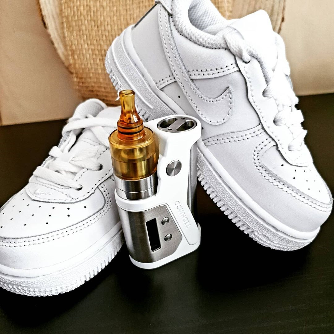 kizokutech's tweet image. Matchy-matchy. 😍🤍

👉Follow @kizokutech for more DIY vape gears.⁣⁣⁣⁣⁣⁣⁣⁣⁣⁣⁣⁣⁣⁣⁣⁣⁣⁣⁣⁣⁣

Nice shot @igor.tsch

#kizoku #KizokuTechmod #Techmod #SidebySideMod #vaper #vapelove #vapepics #vapeon #vapefam #vaping #vapor #vapedaily #ecig #Nike #Nikeshoes