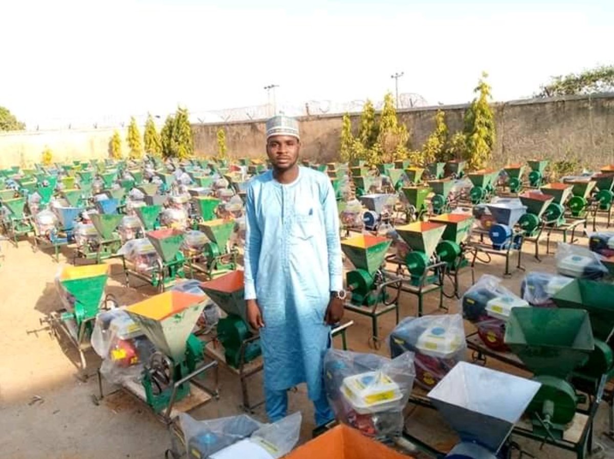 TrackaNG's tweet photo. BUSTED!!!

Dear Hon Kani Abubakar Faggo,

We are aware you nominated N96m for empowerment provisions in the 2020 FG ZIP for Shira/Giade Federal Constituency, Bauchi State.

Only SELECTED PARTY MEMBERS benefited from the empowerment items across wards.

IT's your RIGHT, not A GIFT https://t.co/6ugH6nTejq