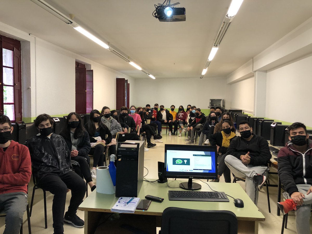 Charlas muy interesantes impartidas en Bachiller sobre: Control y prevención del uso abusivo del móvil. Ciberbullyng, Ciberviolencia de género y otras formas de violencia en Internet. <a href="/CZabalburu/">ZABALBURU Ikastetxea</a> #zabaltrainning <a href="/PantallasAmigas/">PantallasAmigas</a> @basquecscentre