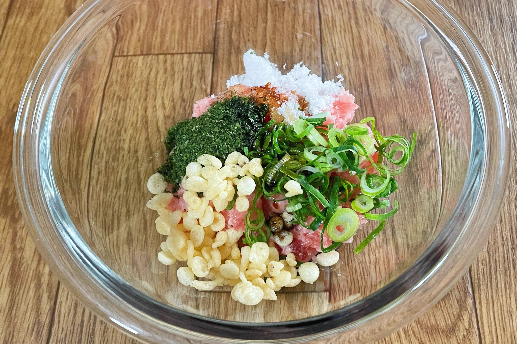 混ぜて乗せるだけでOK！お箸が止まらなくなる美味しさのネギトロ丼？！