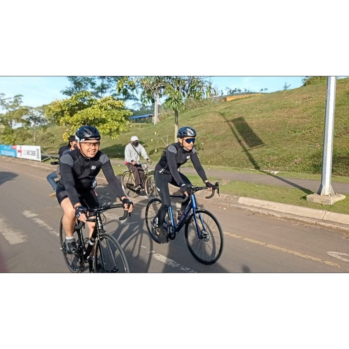 HumasKBB's tweet photo. Gelaran wisata olahraga (sport tourism) pada event "Bandung Barat Triathlon" yang digelar di Parahyangan Golf, Kota Baru Parahyangan, Minggu (14/3/2021).
@ridwankamil
@Hengkychova https://t.co/qwumeSKoZj