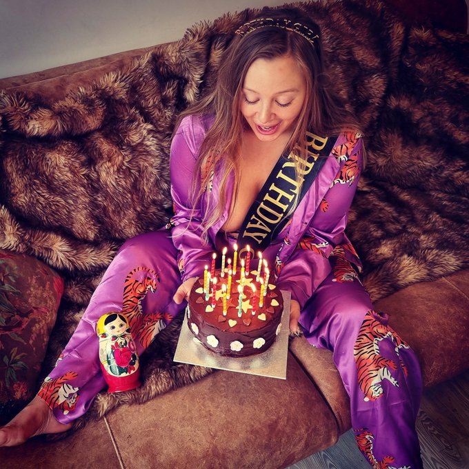 my second birthday in lockdown! https://t.co/h8bfZ5JGBR<a href="/tag/4thjuly"class="tags"><span>#4thjuly</span></a>