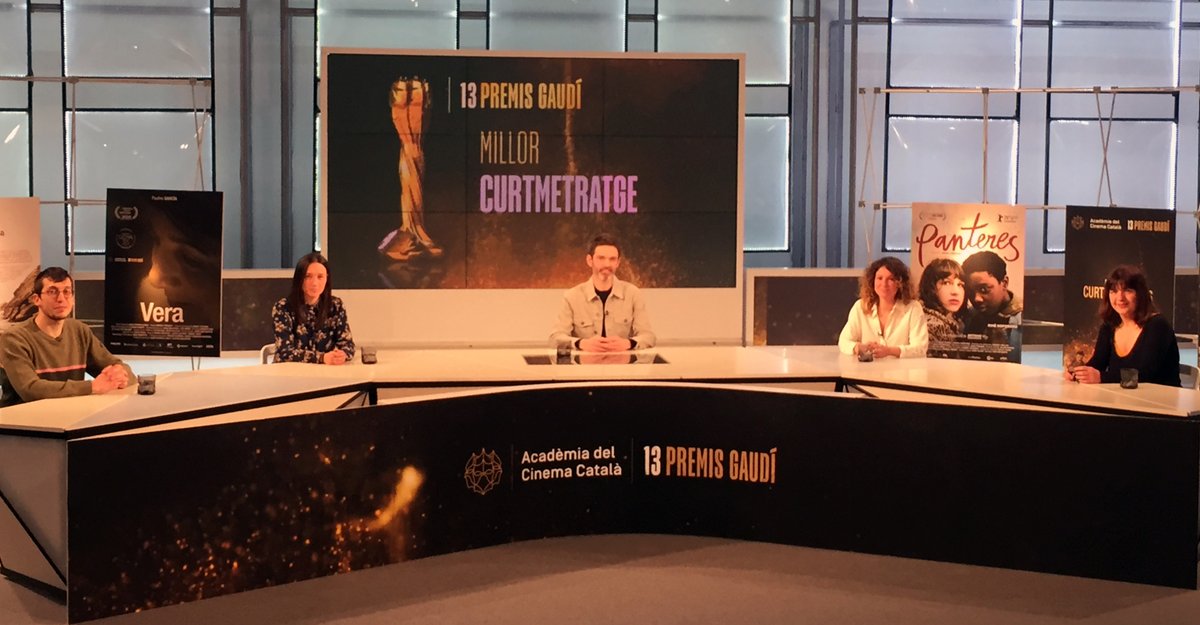 Demà a les 23.00 hores i a la carta, al <a href="/canal_33/">Canal 33</a> ,taula rodona amb nominats al Premi Gaudí al millor curt: <a href="/laurarubirola/">Rubi</a>, Érika Sánchez,Anna Solanas, Lucía Aleñar i Jordi Boquet. Modera Lluís Salgado. I després, <a href="/sucdesindria/">Suc de Síndria</a>, d'Irene Moray. ccma.cat/tv3/curtcircui…  @tv3