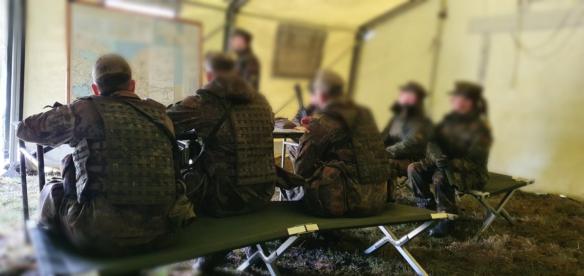 6Marineunterof1's tweet photo. BIWAK=#Bundeswehr im Wald außer Kontrolle! Weit gefehlt! Viel mehr, schaffen von Eindrücken für unsere #Rekruten, Ausbildung der Ausbilder der #Sechsten und bilden einer Gemeinschaft in Erlebnisorientierten Lagen. Wenig Zeit, zweckmäßig gestaltet
#WIRSINDMARINE
#ichbineinervonwir https://t.co/UIWREgY0fD