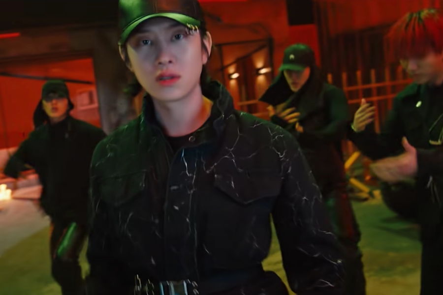 WATCH: #SuperJunior Makes Dark Transformation In MV Teaser For "House Party" Comeback
soompi.com/article/145702…