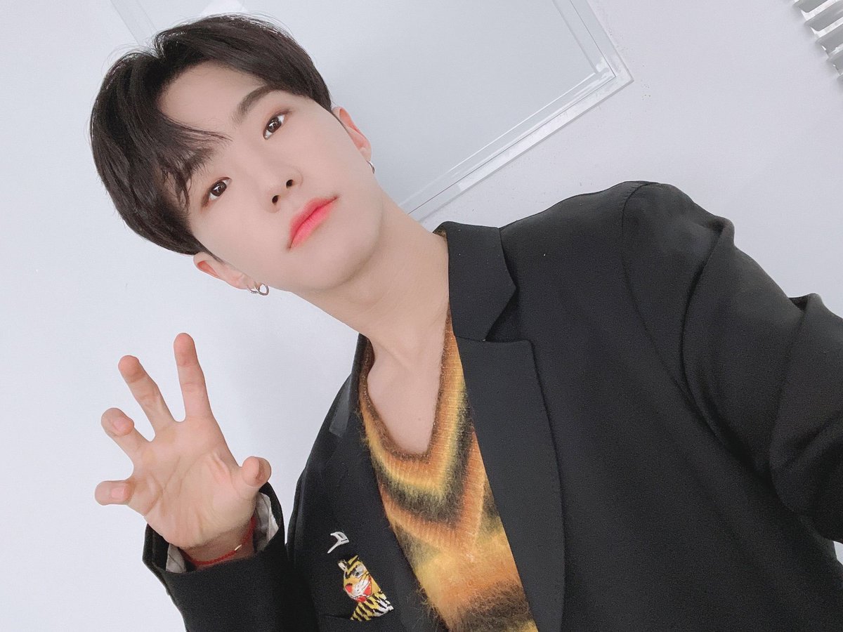 SVT_Fancafe's tweet photo. [#HOSHI🌟Weverse] 
210215 -18:15 KST-

➸ #WhatDoYouBelieveIn 

#호시 #SEVENTEEN #세븐틴 @pledis_17 https://t.co/3kzXzF68gZ