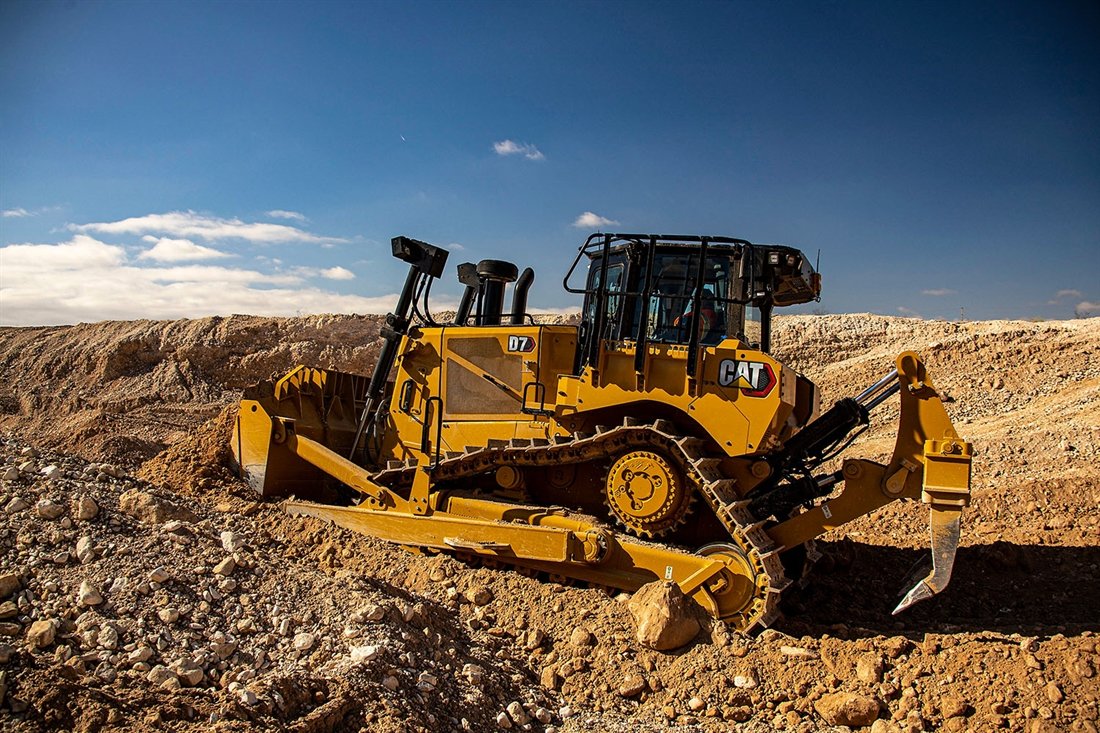 EarthmoversMag's tweet photo. Caterpillar launches new High Drive D7 bulldozer as a replacement for the D7E.
Read story ⬇️
https://t.co/foe5gHVKq1
-----
#earthmoversmagazine #caterpillar #catd7 #dozer #bulldozer #construction #plantmachinery #heavymachinery #catdozer #extrememachine https://t.co/FblMDbDXL9