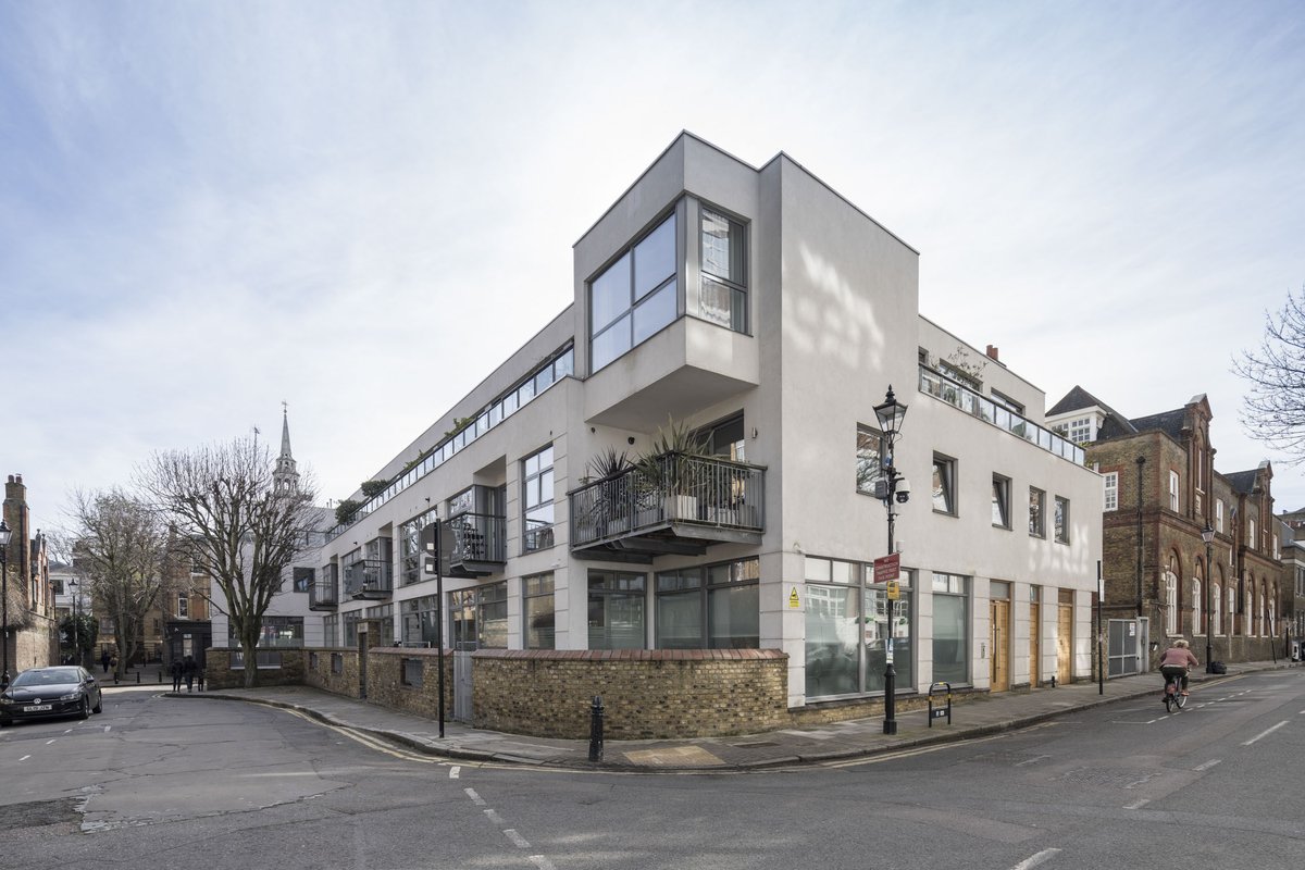 MichaelElliottX's tweet photo. On behalf of Nuveen we are pleased to launch the sale of 31a Clerkenwell Close, London EC1 – a modern mixed use office and residential investment located in the heart of one of Central London’s most desirable and sought-after sub-markets. https://t.co/yhpZmPVLdP