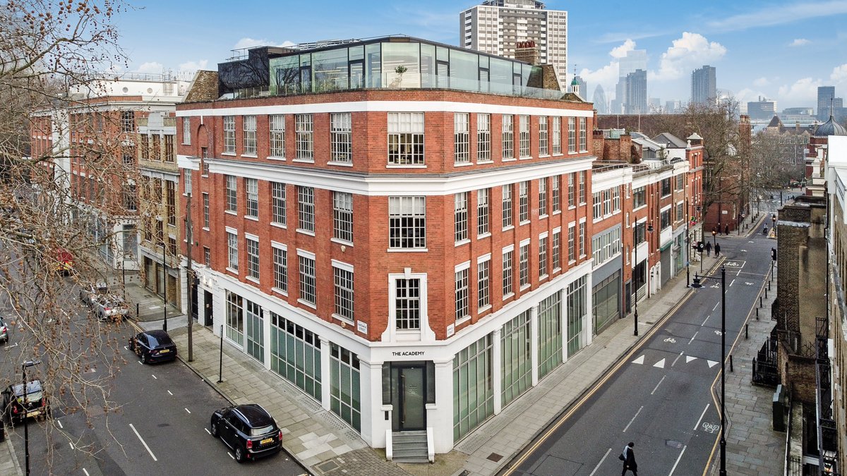MichaelElliottX's tweet photo. On behalf of Nuveen we are pleased to launch the sale of 1-2 Hardwick Street, London EC1 – a striking refurbished former Victorian warehouse located in the heart of Clerkenwell let at an average of only £57.55 psf. https://t.co/weiUJHaTH5