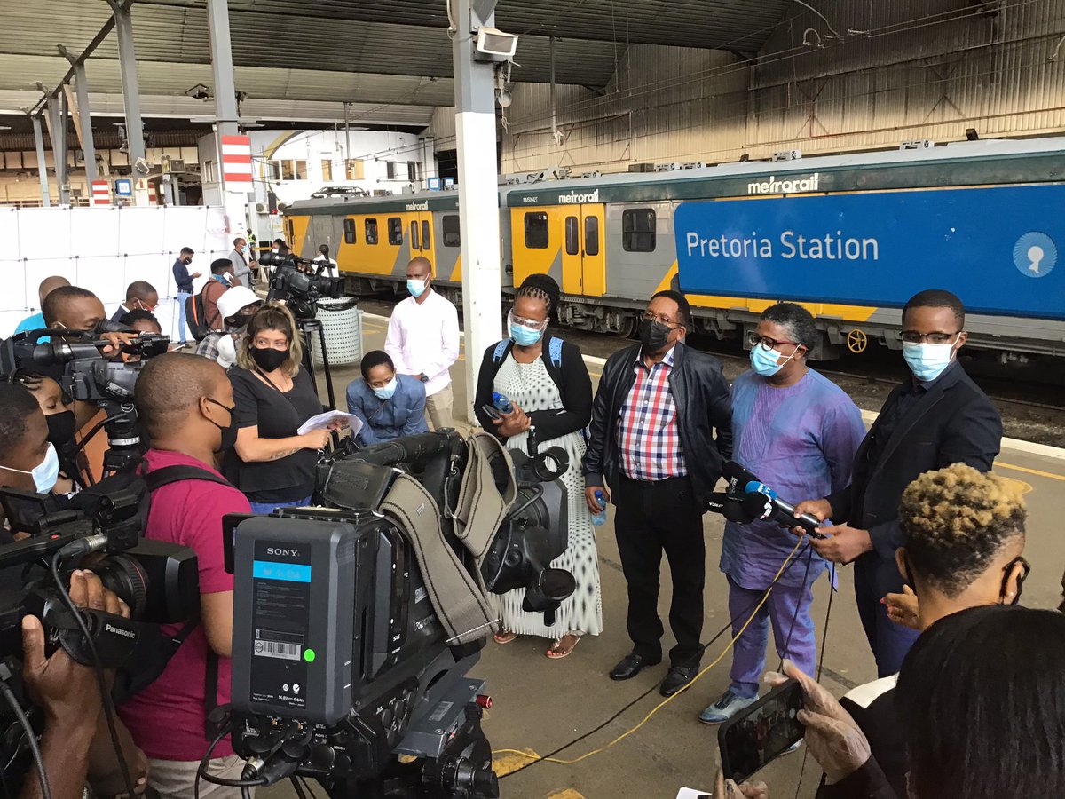 PRASA_Group's tweet photo. #PR2PLaunch
The Minister of Transport, Mr Fikile Mbalula and PRASA Board Chairman, Mr Leonard Ramatlakane addressing the media at Pretoria Station 
#FixingPrasa
#PrasaBoard
#WorkingWithCommunities 
#ForceMultiplier https://t.co/1EkpMlVqaY