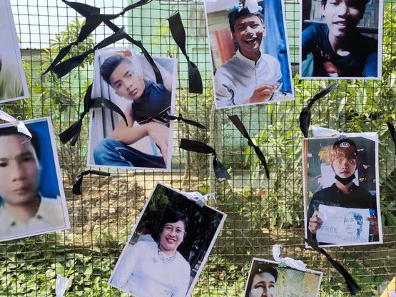 Juu84833603's tweet photo. Photos of dead ones hanged together in a tsp. in Yangon. Paying tribute. More than 100 pro-democracy protesters died within 6-weeks of Myanmar #militarycoup.
#WhatsHappeningInMyanmar https://t.co/qWLqemk9FI