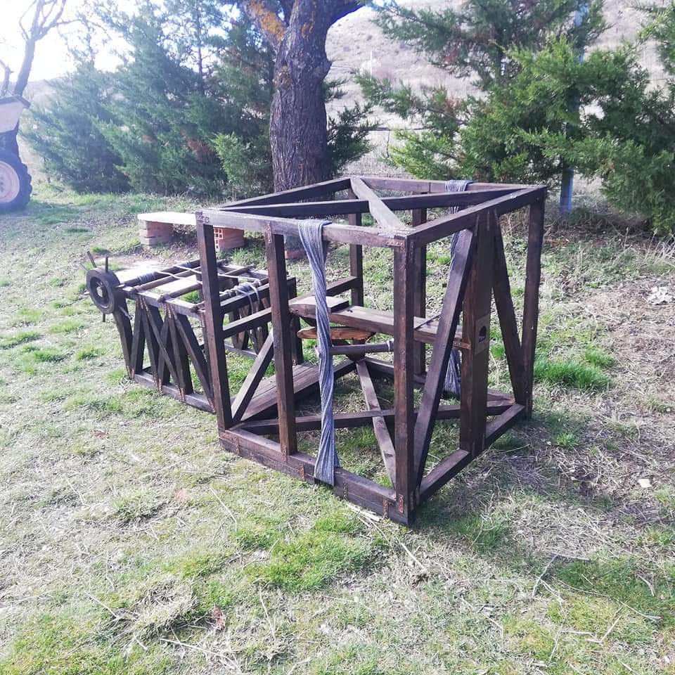 CastilloMilitar's tweet photo. Y seguimos rematando piezas. Hoy una maqueta a escala 1:3 de un qaws-al-ziyar de torsión musulmán. https://t.co/rhmmbKNu45