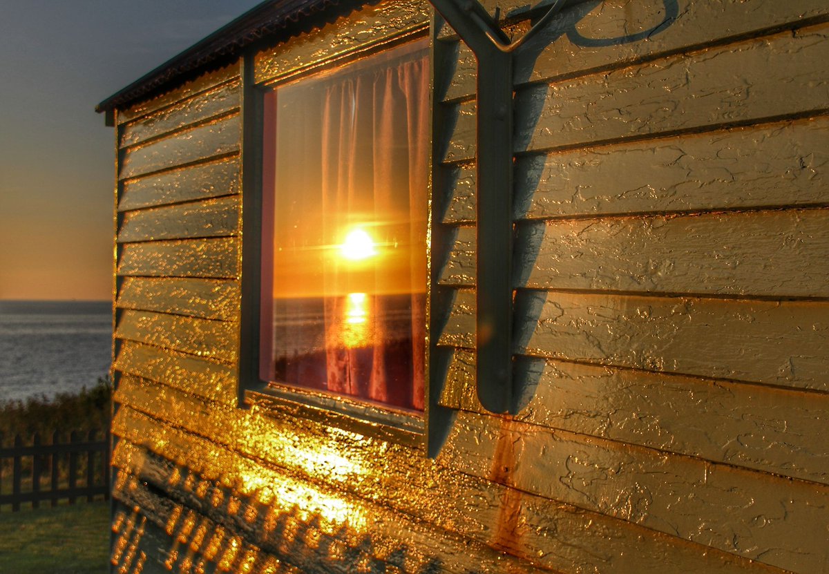 Beach hut through sunset. Westward Ho!

Credits to Nigel Bowden

#StaySafe #westwardhobeach #northdevon <a href="/GreatDevonDays/">Devon Days #LoveDevon</a> <a href="/lovenorthdevon/">North Devon</a> <a href="/VisitDevon/">Visit Devon</a>