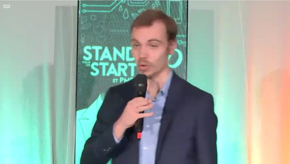 Bravo à nos 1ères #startups  pour ces #pitches plein d'#humour et vos beaux projets innovants!
#T-Obs conscience #environnementale #DeveloppementDurable 
<a href="/Customs_Bridge/">Customs Bridge</a> qui simplifie les #douanes grâce à l'#iA 
<a href="/RFence/">R Fence</a> #logiciel #sécurité basé sur les ondes #radiofrequences
