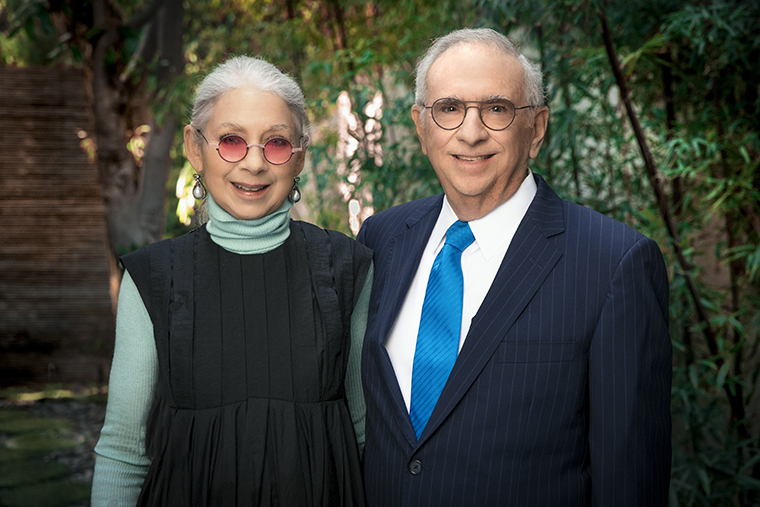 washuolin's tweet photo. #ICYMI Olin alum Arnold, BSBA 1962, and Ellen Zetcher pledge millions in aid to students across the four undergraduate schools including Olin. The South 40 house will be renamed in their honor. Read more at https://t.co/lUHdC6xvak
#OlinNow #WashU #WUSTL #Needblind https://t.co/Dg39cQV35p