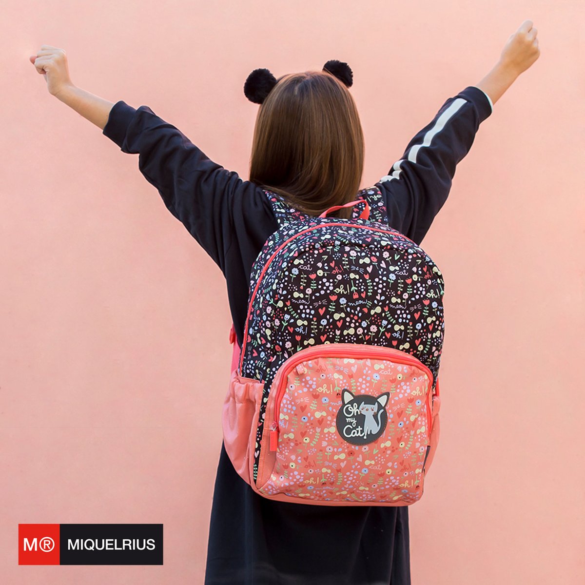 ¡Los lunes son menos lunes si les dedicamos una sonrisa 😄! 
Disfruta de la semana con la mochila Oh My Cat y enamórate de sus divertidos gatitos y cascabeles🐱.
¡Descubre toda la colección en tu papelería habitual!