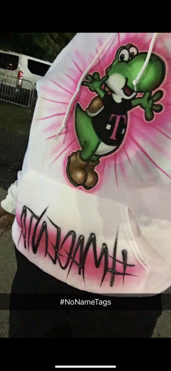 I miss my truck days! This hoodie was really part of MY uniform ♥️♥️ #magenta #trucklife #oldie #throwback