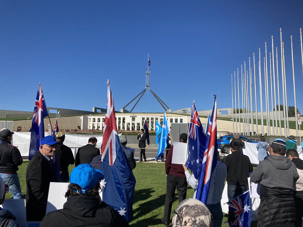 Campaign For Uyghur ウイグル運動 オーストラリアの ウイグル人 コミュニティは キャンベラの 国会議事堂前で集会を開きました オーストラリア政府に対し 中国のウイグル人に対する残虐行為を ジェノサイド と認定するよう求めています