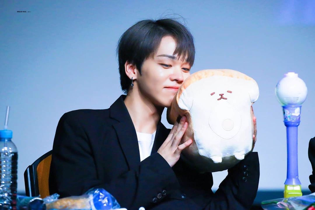 eonnierecomends's tweet photo. Happy U day ❤️✨
Happiest birthday to our dancing king
You make me smile always 🤧
Love you ❤️
#U #yuto #onf
#HAPPYUDAY #Happybirthdayu #happyyutoday #happybirthdayyuto
#으른_유토_생일이에유 #LOVE_U_Day https://t.co/siPusjzp4P