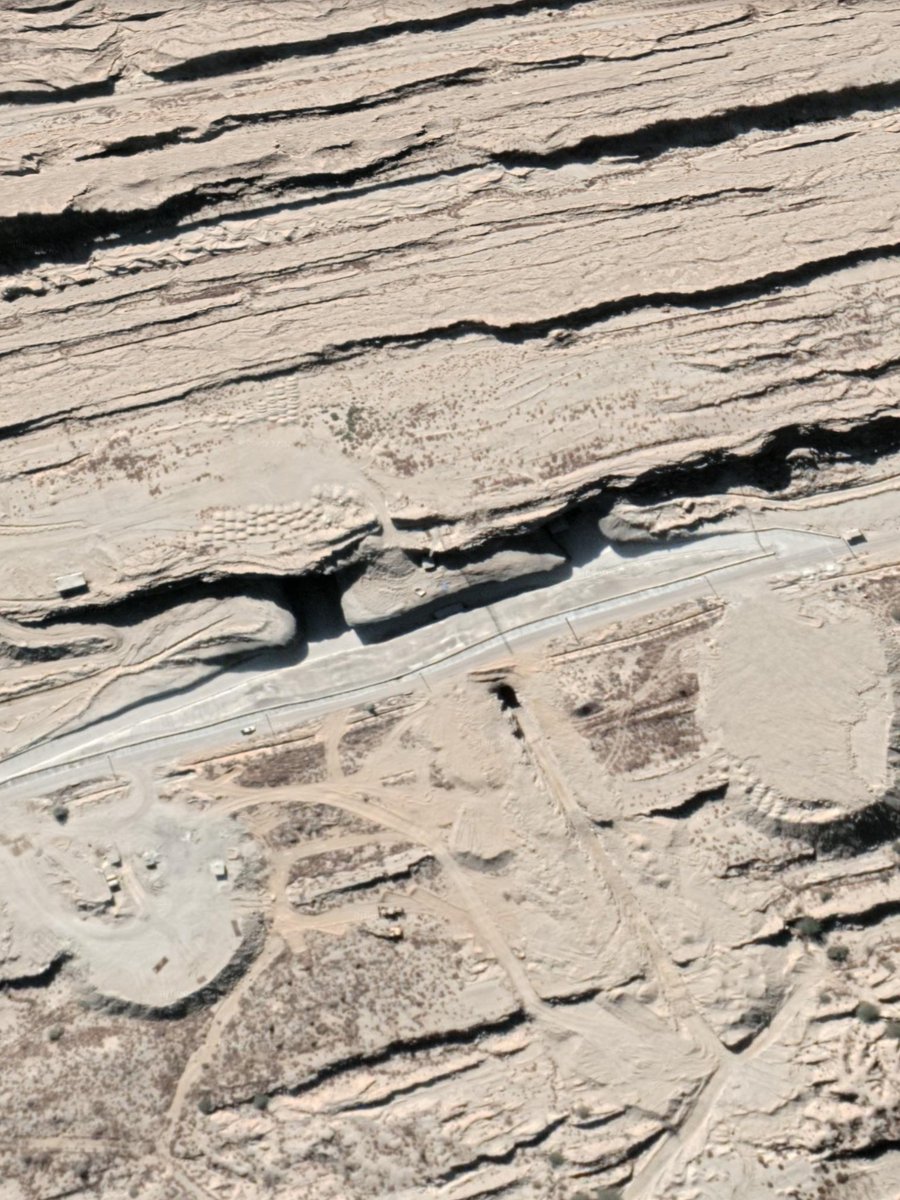 mirek_szczerba's tweet image. Maybe it&apos;s area Shadid Bahonar Port.
#OSINT #BallisticMissiles #TheIntelLab #Iran