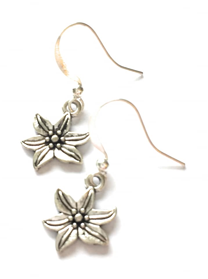 LovesVintage43's tweet image. #freeshipping Tiger Lily Flower Charm Silver Plated Earrings #handmade by me Pierced/Clip 💙 #Amazon #AmazonHandmade #MHHSBD #TheCraftersUK #CraftBizParty #onlinecraft #uksmallbiz #shopsmall #ukcraft #womaninbiz #Flowers #giftidea #Lily  amazon.co.uk/dp/B084Y3VTFV