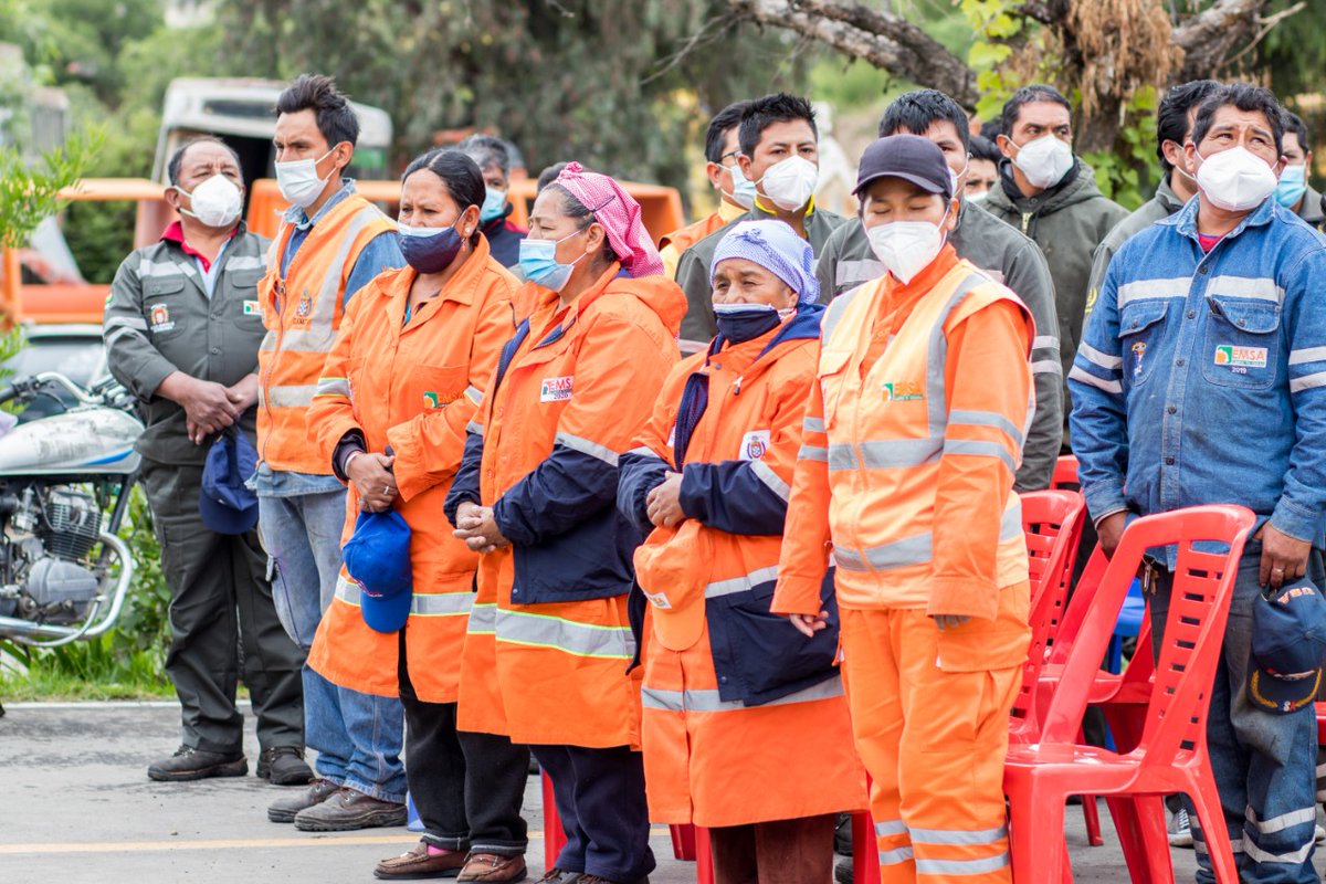 JoseMariaLeyes's tweet photo. Hoy es el Día Nacional de los Trabajadores de Aseo Urbano y Relleno Sanitario y quiero aprovechar para agradecer a todos nuestros trabajadores de #EMSA, que a lo largo de esta gestión han demostrado una gran dedicación para dejar nuestro Municipio limpio día a día. Felicidades! https://t.co/bafHuGfWSa