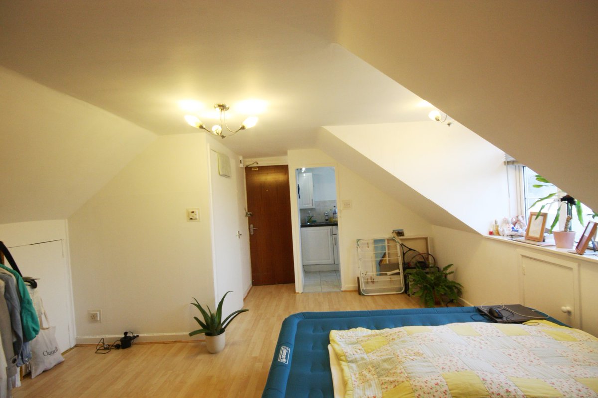 BenestEstates's tweet photo. ***NEW INSTRUCTION***

Qualified/Entitled  £180,000  St Helier

Top Floor Studio Apartment
Located on Town outskirts
Ideal buy-to-let
Separate kitchen and bathroom
High yield potential
Sole agent
https://t.co/tpJPv5Btxe
💚 https://t.co/eRcQQ3RiDT