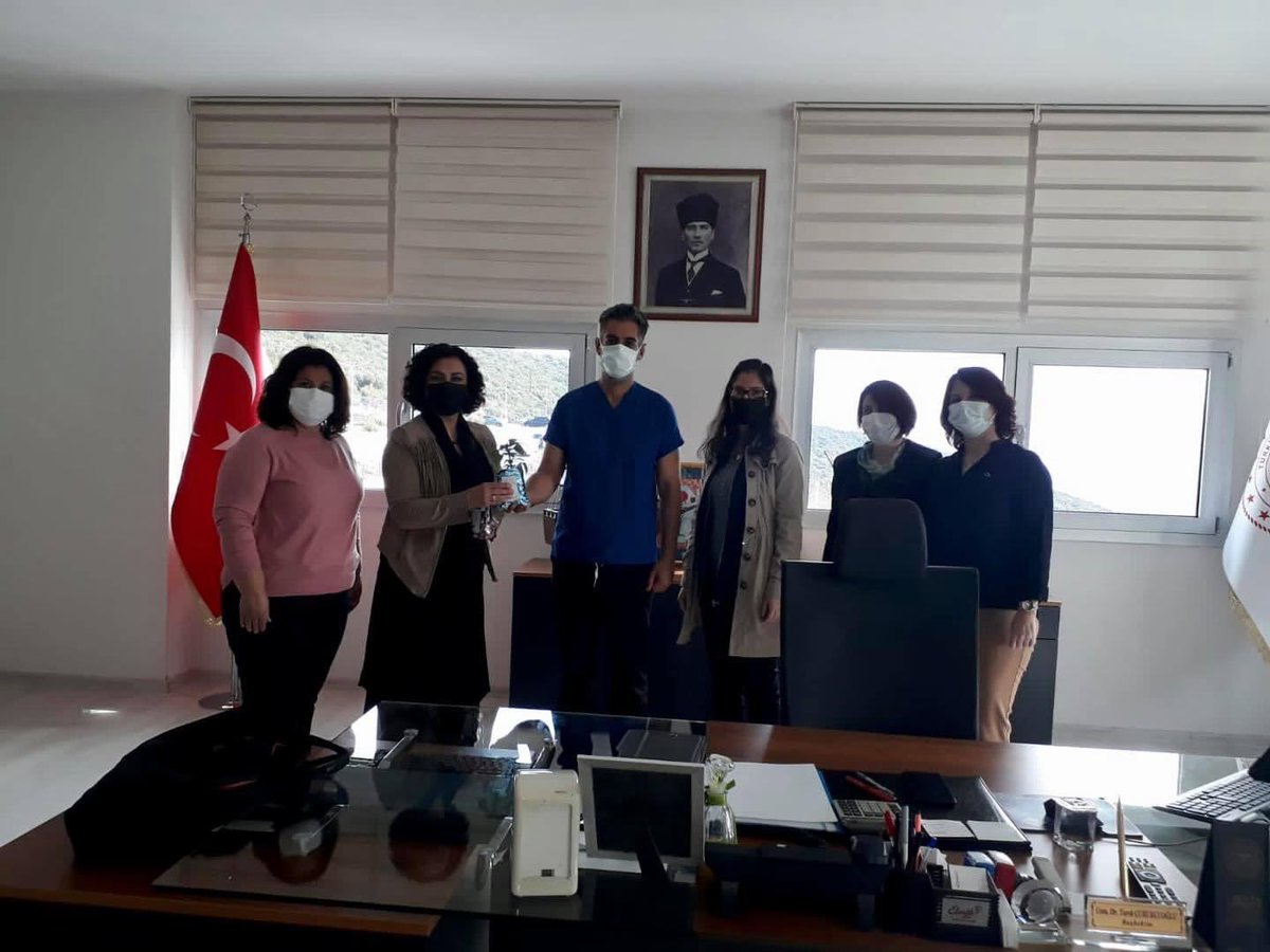 chpmilas's tweet photo. Sizlere minnettarız!

Cumhuriyet Halk Partisi İlçe yönetim kurulu üyelerimiz, Kadın Kollarımız ve Gençlik Kollarımız ile beraber kentimize hizmet veren sağlık kuruluşlarında çalışan, değerli doktorlarımızın ve tüm emekçi sağlık çalışanlarının 14 Mart Tıp Bayramı’nı kutladık. https://t.co/pq2jBmji4w