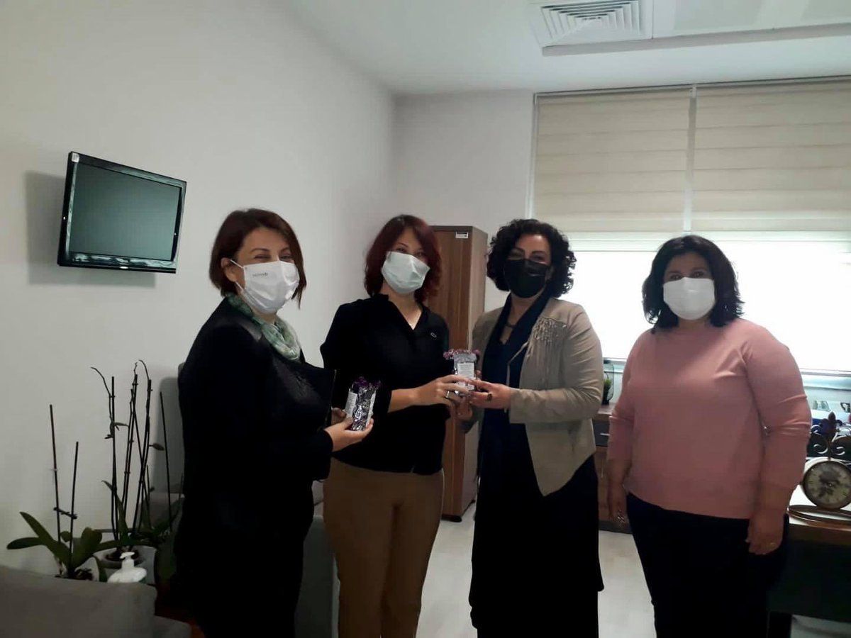 chpmilas's tweet photo. Sizlere minnettarız!

Cumhuriyet Halk Partisi İlçe yönetim kurulu üyelerimiz, Kadın Kollarımız ve Gençlik Kollarımız ile beraber kentimize hizmet veren sağlık kuruluşlarında çalışan, değerli doktorlarımızın ve tüm emekçi sağlık çalışanlarının 14 Mart Tıp Bayramı’nı kutladık. https://t.co/pq2jBmji4w
