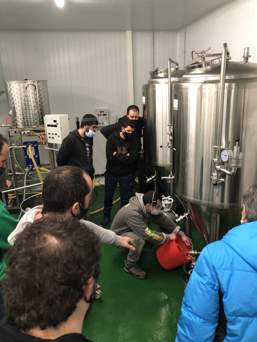 arcaruralcat's tweet photo. 🍻 Finalitza el Curs d'Elaboració de Cervesa de la #XEMAC! Impartit per Sergi Torres, responsable de @Segarreta1, el seminari ha comptat amb quatre sessions que s’han impartit els darrers dissabtes de febrer i març.
👉 T'ho expliquem a https://t.co/GI9AsK5Pps https://t.co/ynK9oQOAtQ