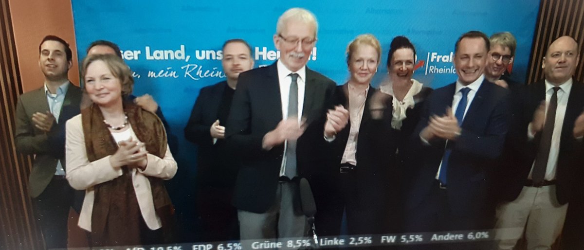 Kürzlich <a href="/Michael_Frisch_/">Michael Frisch</a> ohne Maske am Wahlkampfstand in der Innenstadt. Gestern 10 Personen ohne Maske und Abstand im <a href="/ltrlp/">Landtag RLP</a>. Gelten Regeln eigentlich nicht für die <a href="/AfDFraktionRLP/">AfD-Fraktion im Landtag RLP</a>? Halten sie sich nicht dran, weil es eh nicht sanktioniert wird? 🤔 #ltwrlp21