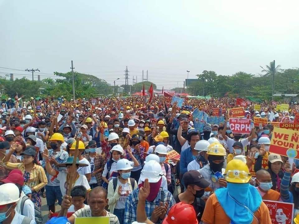 Thuzar45046586's tweet photo. BLOODTHIRSTY JUNTA
Today, People of @Hlaingtharyar still protest to reject the military coup although there is the violence by terrorists

#WhatsHappeningInMyanmar
#Mar15Coup https://t.co/gPz4XmXHDL