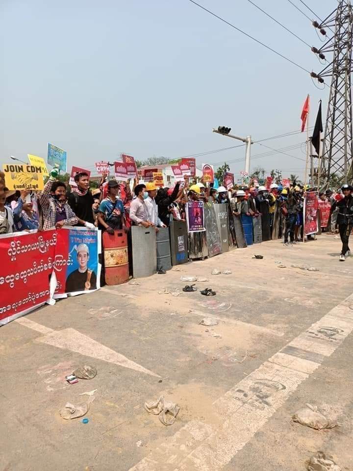 Thuzar45046586's tweet photo. BLOODTHIRSTY JUNTA
Today, People of @Hlaingtharyar still protest to reject the military coup although there is the violence by terrorists

#WhatsHappeningInMyanmar
#Mar15Coup https://t.co/gPz4XmXHDL
