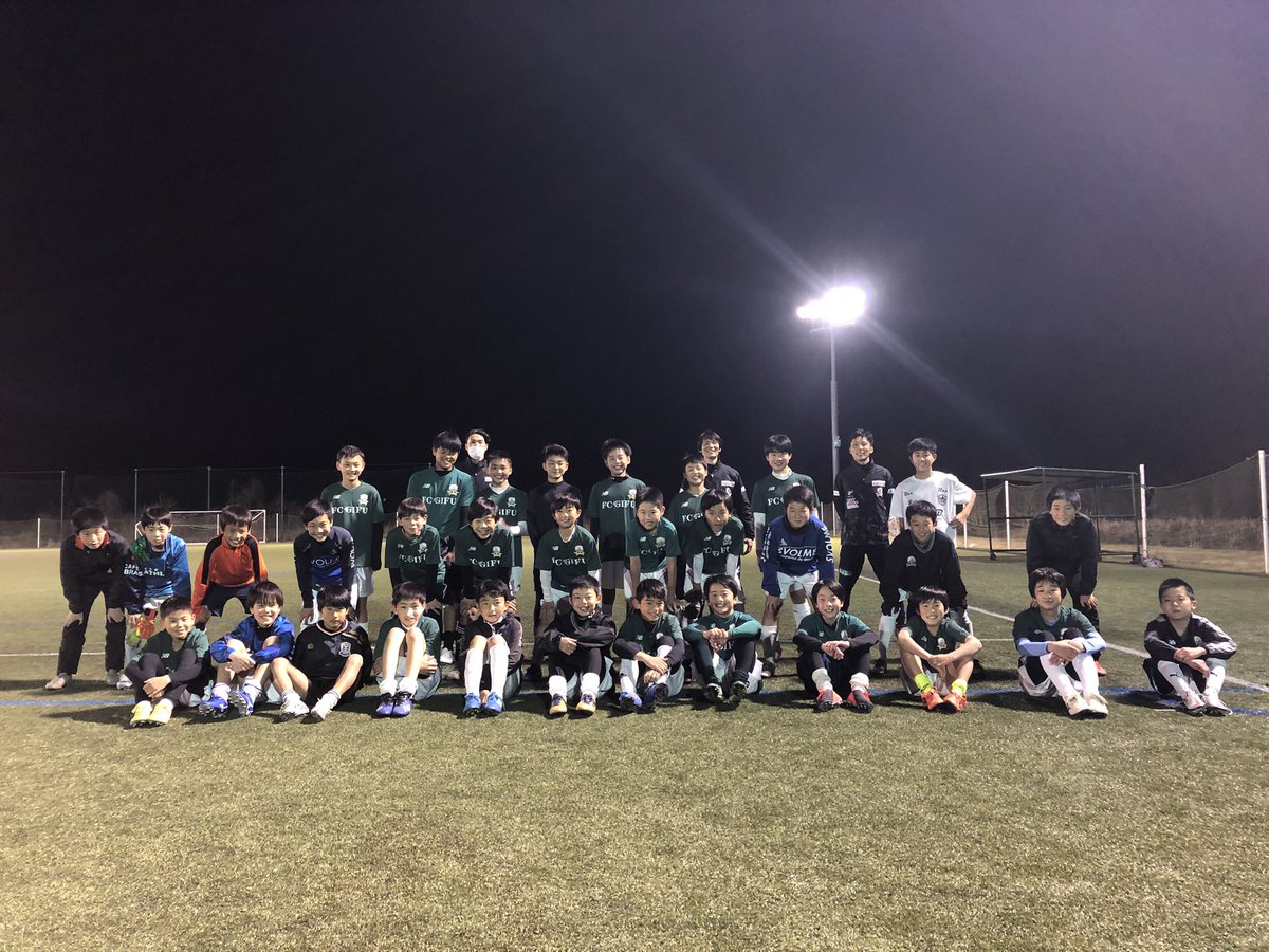 Fc岐阜サッカースクール 年度 選抜クラス 最終日 5 6年で試合 6年生のみんな 1年間ありがとう 中学では厳しい競争が待ってます 自分のやるべきことを考えて コツコツやり続ければ 必ず力になる 誰かのせいにしてはいけない これから