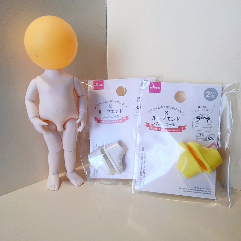 プラズマン1号 仮名 靴にぴったりサイズな手芸小物があるとの情報で ダイソーを4ヵ所まわってきました 靴のループエンドだけ品切れしてるんだもんなぁ 足首固定になるか ポリパーツを仕込むか悩み処です セリア 可動式ドールボディ ドール