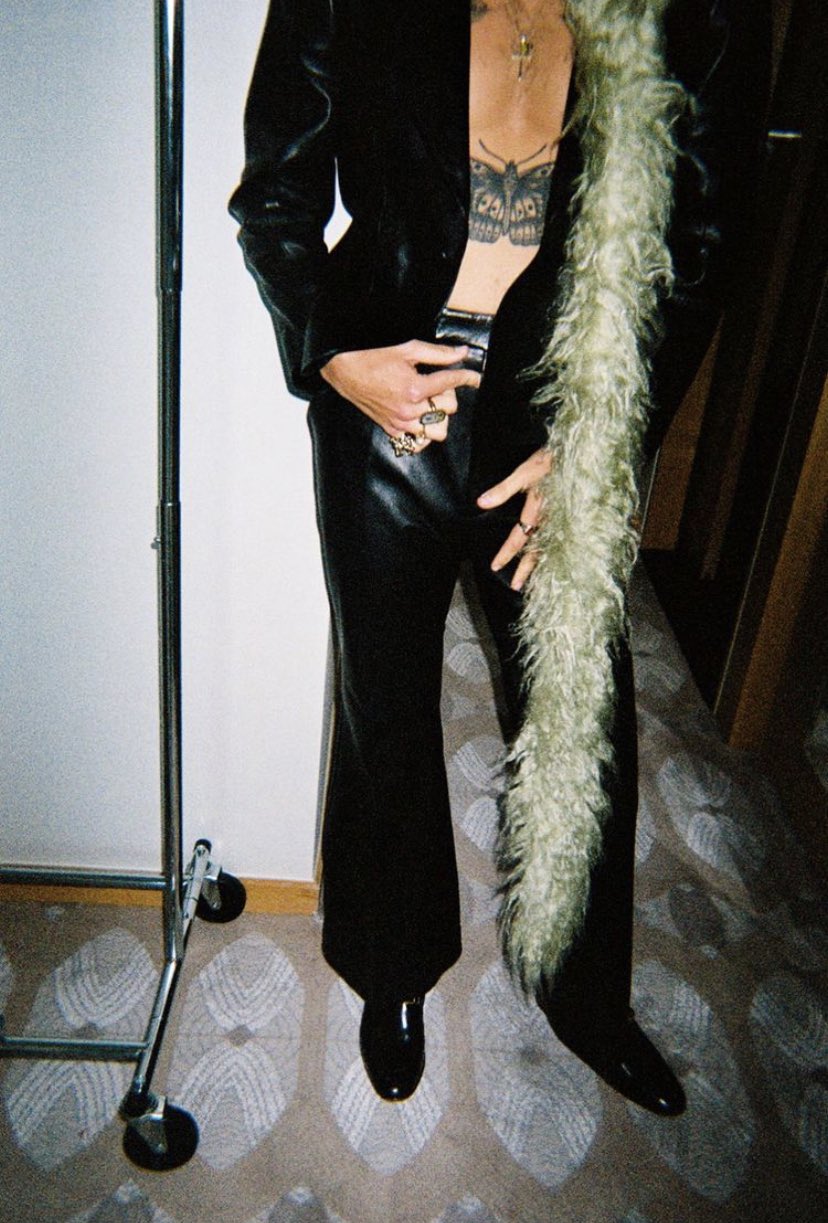 Harry Styles Paraguay El Atuendo De Harry Para Los Grammys 21 Atravez De Alessandro Michele