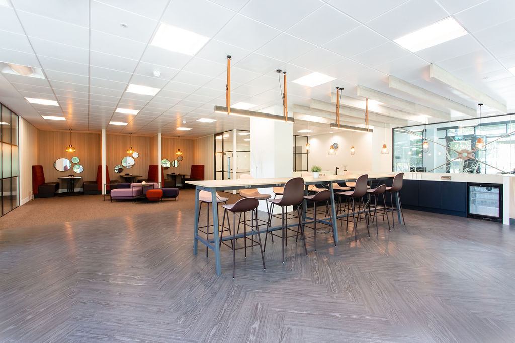 Looking for office space outside London which is close to #M25 offers amazing views of the #Surreycountryside and close to #Surreyhills? We have 12,632 SQFT of prime space available immediately. Onsite parking, meeting room and a new communal area onespringfielddrive.co.uk/second-floor/