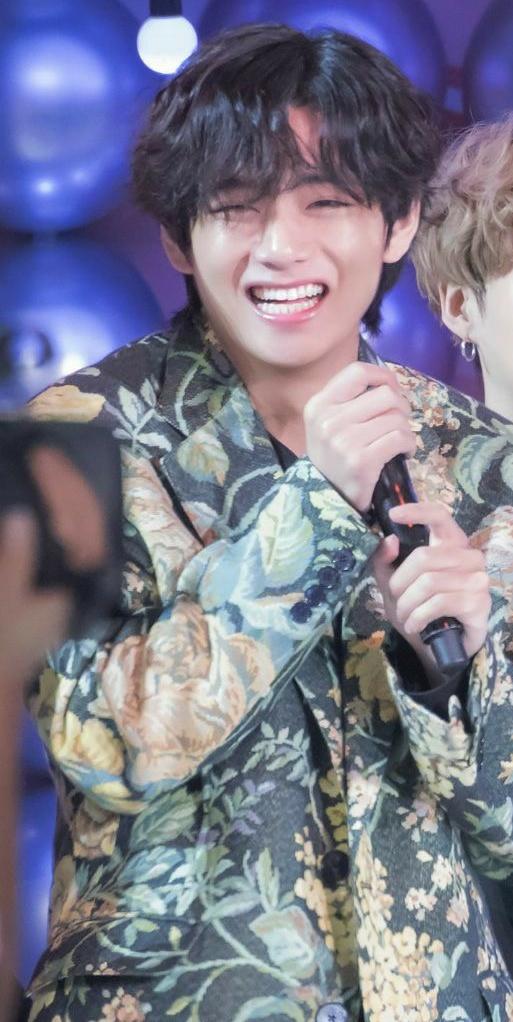 JiMiNiiOn_'s tweet photo. YOUR SMILE IS THE POWER HOUSE

KEEP ON SMILING BESTIE🌝❤️
 
I PURPLE YOU💜♾️💜

WE LOVE YOU KIM TAEHYUNG

#IntheStarswithBTS #KimTaehyung #BTSV #방탄소년단뷔 #김태형 #태태 #キムテヒョン #TAEHYUNG https://t.co/ai6V1NKHzS