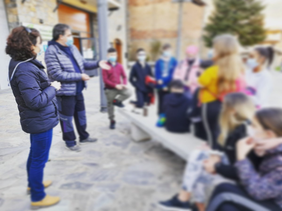 La setmana passada vam tenir la visita d'un grup d'alumnes amb molta curiositat per saber més sobre les Trementinaires i els seus remeis.
Moltes gràcies Escola Pau Vila!
.
.
.

#trementinaires #tuixent #lavansa #museutrementinaires #edatuixent #departamentensenyament