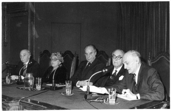 RosaChacel3's tweet photo. En 1982 estuve en el Ateneo de Madrid haciéndole un homenaje a @ramon_sender, genio y figura 
#LiteraturaURJCMáster https://t.co/JGWgeA5dP2