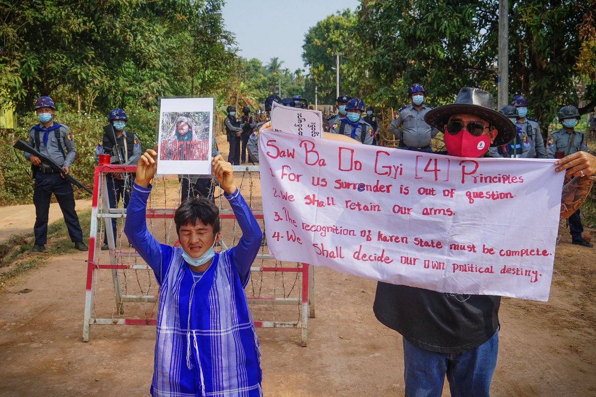 DooPlaya's tweet photo. People in KNU Brigade 6 areas are protesting againts the dictatorship everyday. Their demands are as follows. (17-2-2021)

#RejectMilitaryCoup
 #EndDictatorship 
#Abolish2008Constitution #BuildFederalDemocraticUnion #FreeEveryoneUnjustlyDetained
#KNU https://t.co/Deic1VRnFK