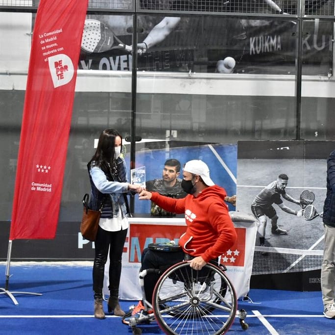 starviepadel's tweet photo. 🏆CAMPEÓN DE MADRID de Pádel en Silla de Ruedas @CastiRufi y su compañero Iñaki Ramperez consiguen el oro en el torneo disputado en El Hangar Alcobendas😃, ¡Congrats!🎉

#padelsilla #starvie https://t.co/b2EBYJCNIc