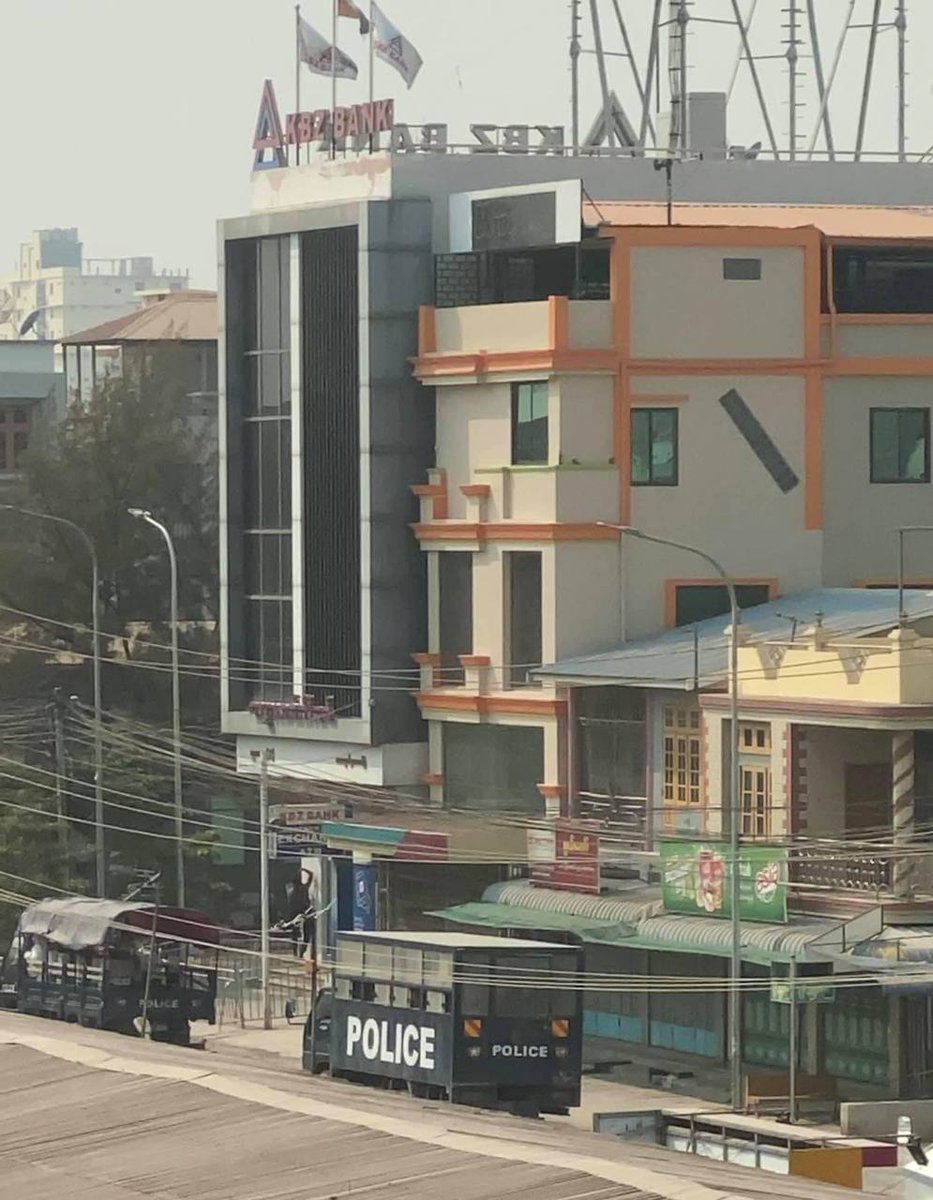 ko_oo1235's tweet photo. @Sittthiha9 On 110-57 street, Mandalay, military junta group in civillian forms destroyed the ATM machine, CCTV and properties of KBZ bank.
BLOODTHIRSTY JUNTA
#WhatsHappeningInMyanmar
#Mar15Coup @KenRoth @shafiur @BBCWorld @freya_cole @Reuters @cape_diamond https://t.co/fvfM8nHO0m