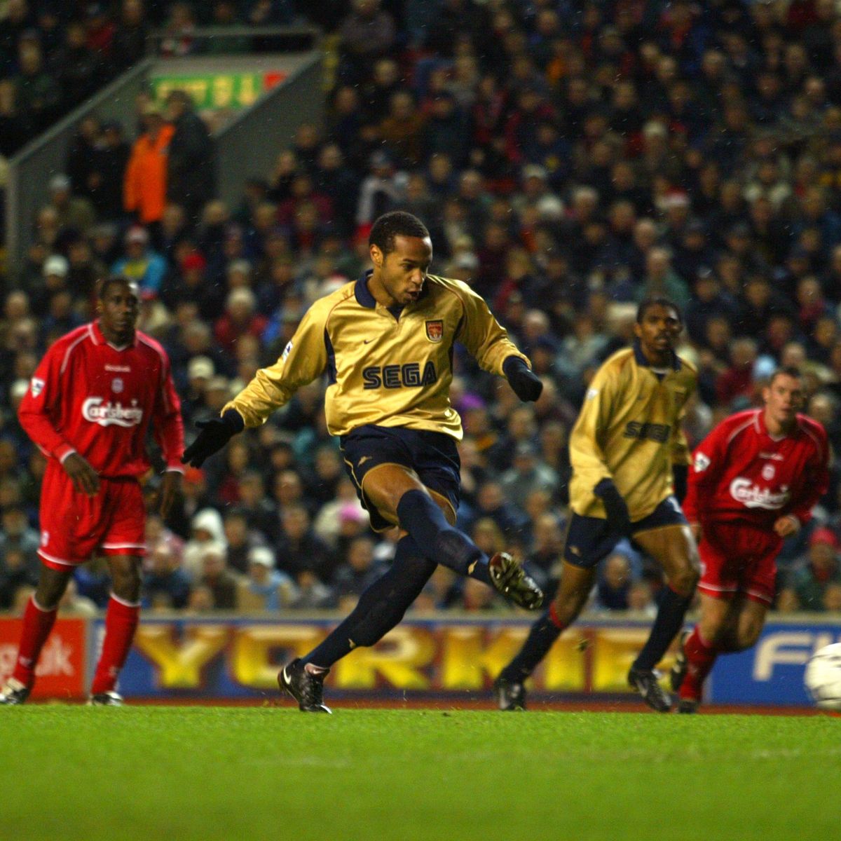 Footballtweet's tweet photo. Davids and his glasses.
Vieira and his vicks.
Henry and his knee-high socks.
Vardy and his cast.

What is the most iconic accessory in the history of football? 👇 https://t.co/zXu3oEPokU