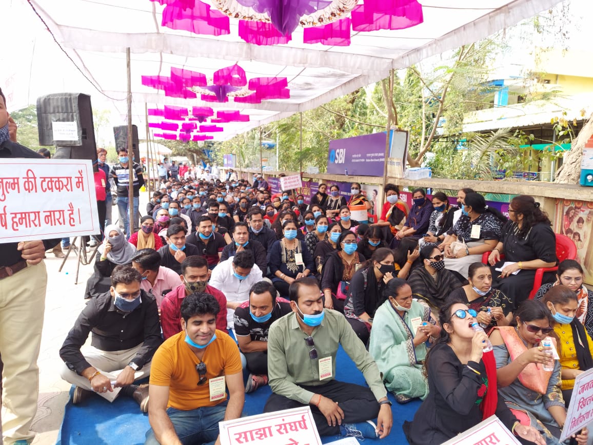 RamRajendraMan1's tweet image. बुलंद है हौसले, इरादे हैं अटल

निजीकरण को रोकना है,
 बस कदम मिलाकर चल।
#StopPrivatization_SaveGovtJob #BankStrike #StrikeToSaveIndia @sachinvats142 @Saurabh_Munger @PankajKumarBOI @iSourabhMishra @meghasahu4 @BoiRazzak @tiwariaditi0909 @narendramodi @nsitharaman @RahulGandhi