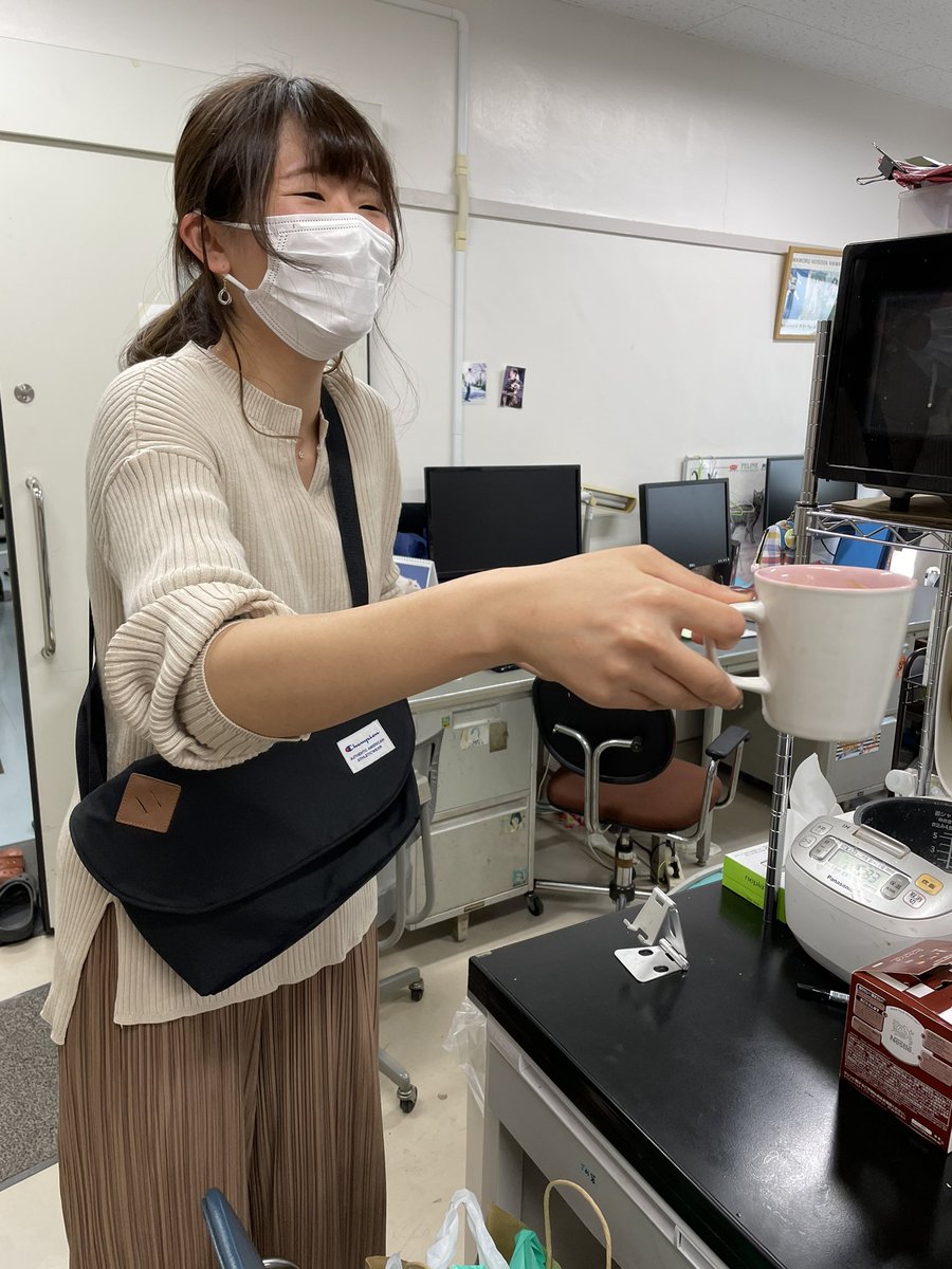 xX5DzsoCVHBA006's tweet photo. 獣医師国家試験の合格発表がありました。研究室の六年生は全員合格して獣医師の資格を取得しました🎉㊗️
#獣医師国家試験
#合格祝い
#Bluetooth乾杯 https://t.co/Ygax84s9PZ