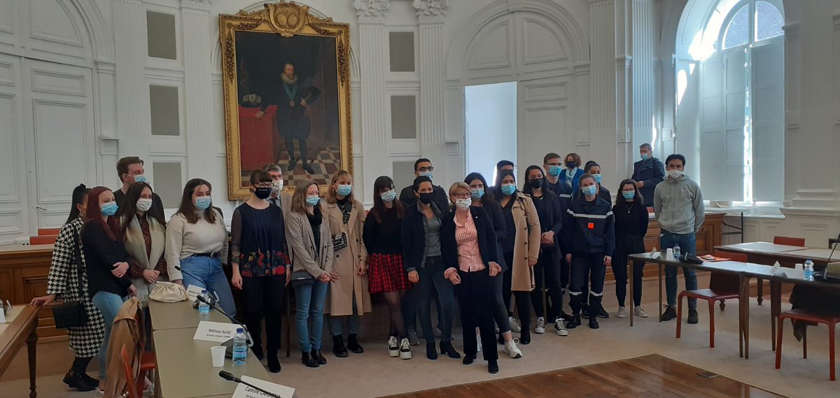 Prefet64's tweet photo. 📸Suite du déplacement de @sarahelhairy à @Ville_Pau
 
Visite d'entreprise @aquis_fr
Centre des Jeunes Dirigeants du Béarn @cjd_france
Échanges avec les associations
Rencontre avec les jeunes engagés auprès des associations locales et en @ServiceCivique https://t.co/8PHr7J4CY5
