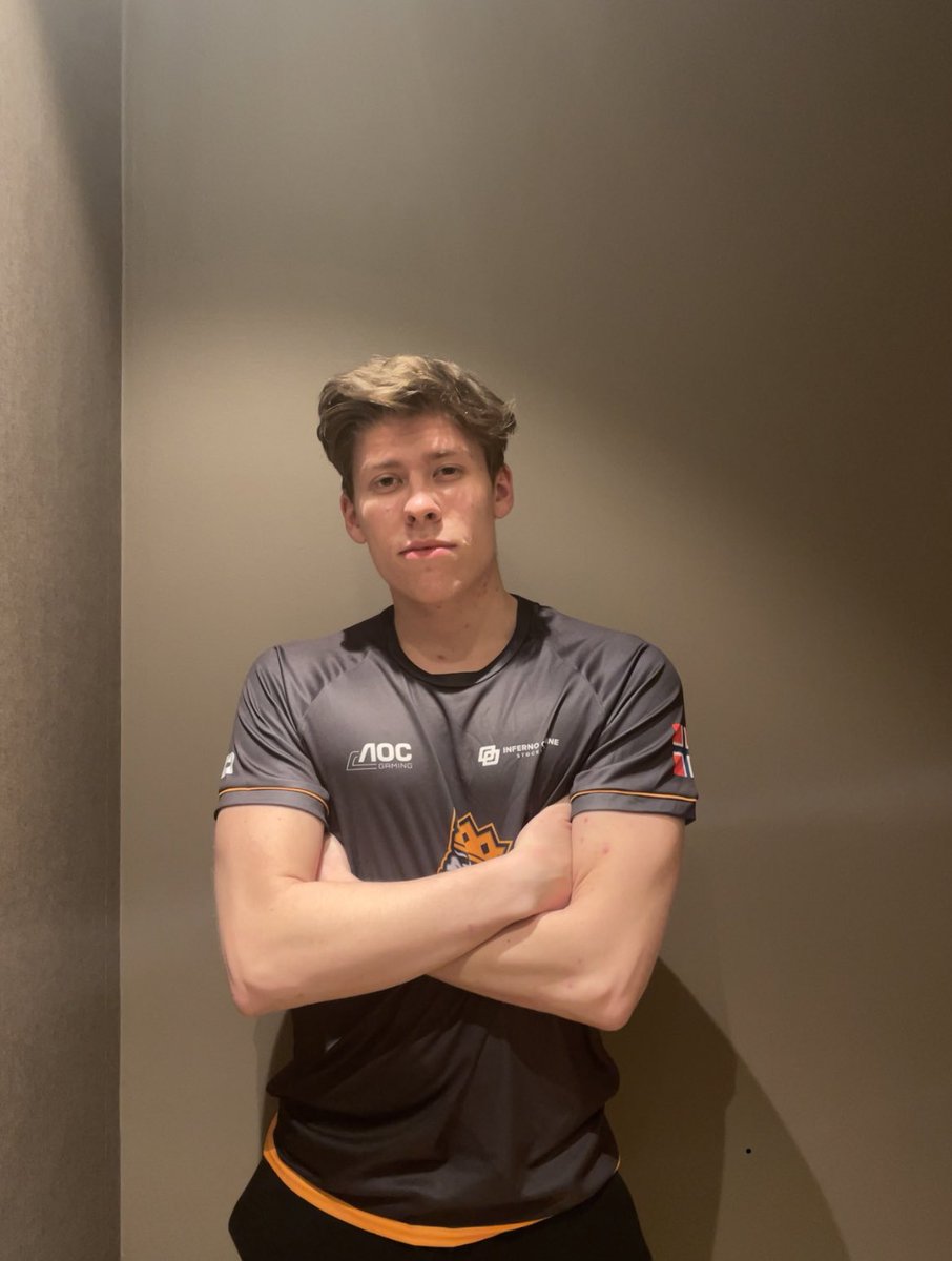 そらみ tweet media